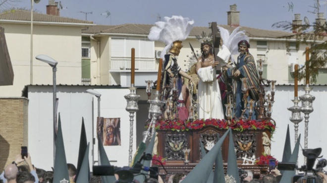 La hermandad de Nuestro Padre Jesús de la Bendición en su primera procesión