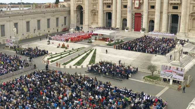 La plaza de San Pedro en la misa del Domingo de Ramos