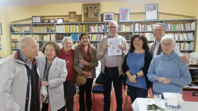 Cristina con parte de su comunidad