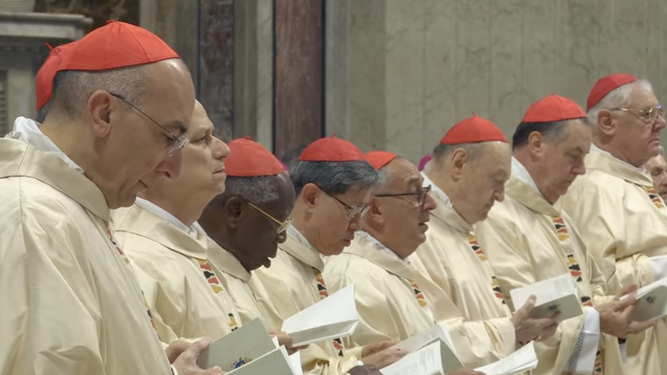 Tucho, Sarah, Tagle, Artime o Müller, durante la misa Crismal