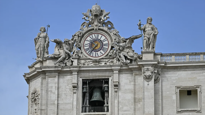 Campanas por la muerte del Papa