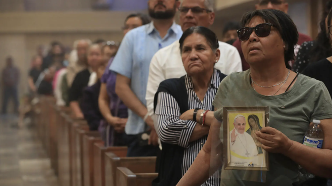 Fieles de México despiden al papa Francisco