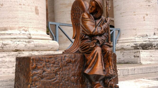'Sed acogedores', de Timothy Schmalz, en la plaza de San Pedro