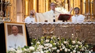 García Cueva, en el funeral de Francisco