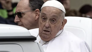 Francisco, en su última vuelta a la plaza de San Pedro