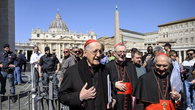 Cardenales asistiendo a las congregaciones generales