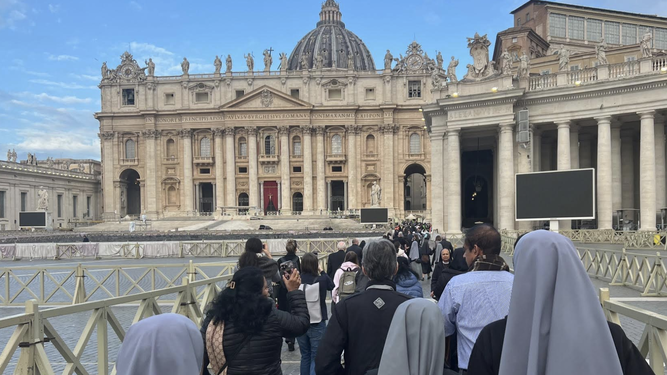 Colas para despedir a Francisco