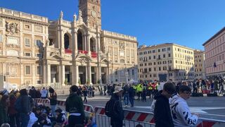 Expectación en Roma: fieles de todo el mundo esperan para despedir al papa Francisco en Santa María la Mayor