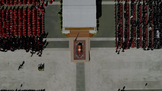 El féretro de Francisco en la plaza de San Pedro