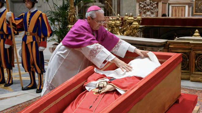 Féretro del Papa