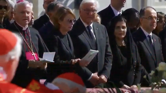 Vives, en el funeral del Papa