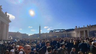 Una marea de gente se despide del Papa