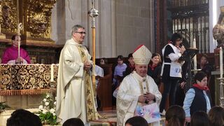 Monseñor Iceta: “Después de comulgar nunca debemos olvidar esas cuatro palabras: gracias, perdón, ayuda y Te amo”