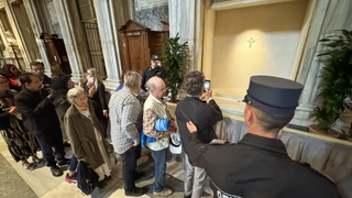 Colas en Santa María la Mayor para contemplar la tumba del Papa Francisco