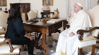 Papa Francisco y Paola Ugaz