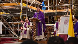 Misa funeral en UPSA por el papa Francisco