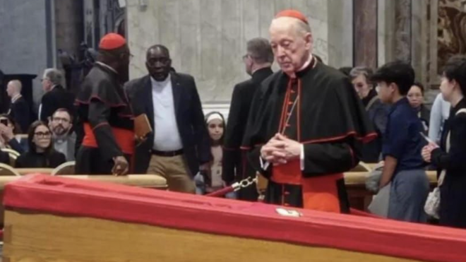 Cipriani, ante el féretro de Francisco