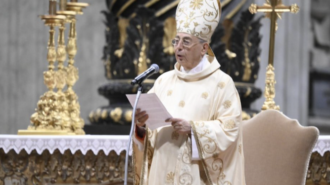 El cardenal Mamberti preside la misa novendial en San Pedro