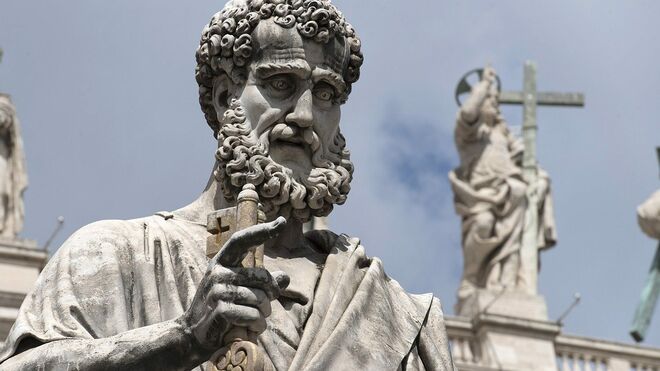 Estatua de san Pedro, primer pontífice de la Iglesia