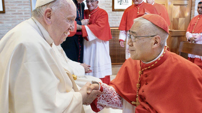 El cardenal Goh con Francisco