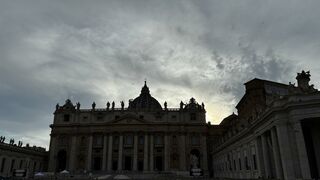 La plaza de San Pedro, vacía