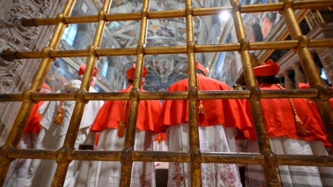 Cardenales en cónclave