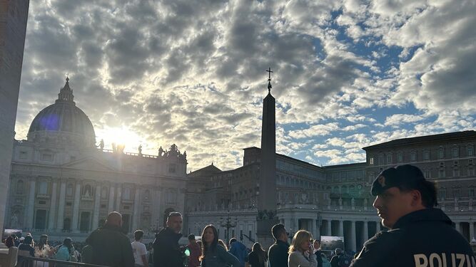 El atardecer del primer día del cónclave