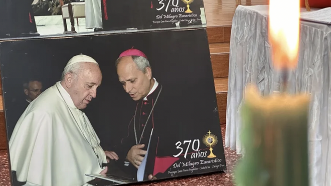 Foto de Prevost con Francisco cuando era obispo de Chiclayo