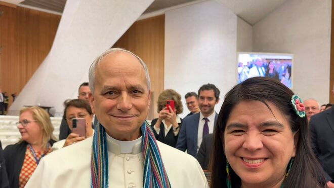 Prevost, con Paola Ugaz