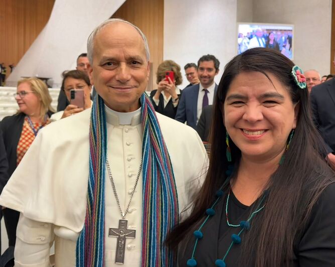Prevost, con Paola Ugaz