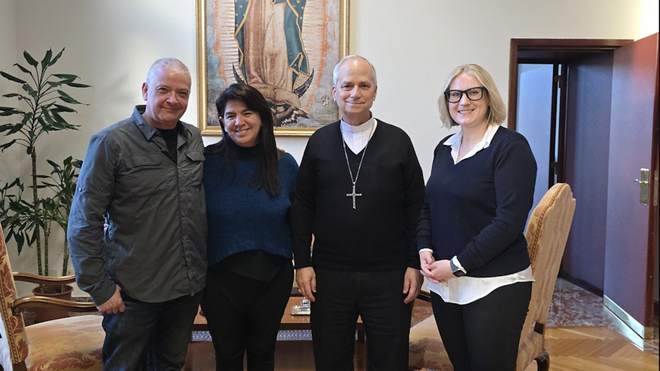 Pedro Salinas, Paola Ugaz, cardenal Prevost y Elise Ann Allen