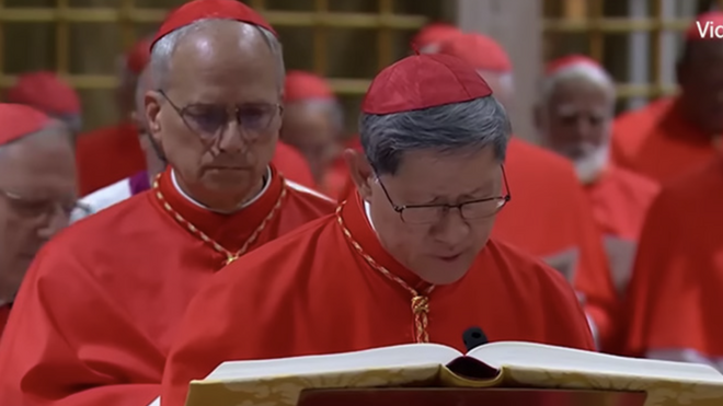Tagle y Prevost, jurando antes de entrar en la Capilla Sixtina