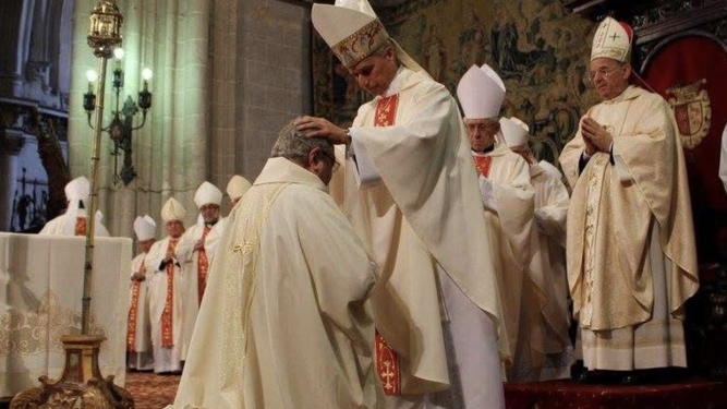 MOnseñor Prevots impone las manos a monseñor Herrero