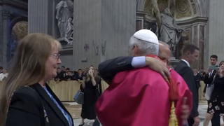 Prevost se abraza a su hermano