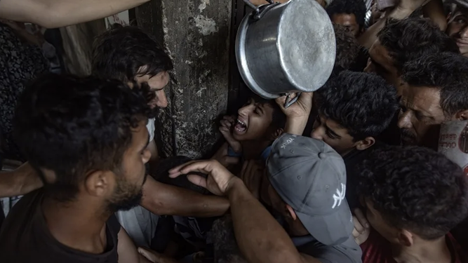 Reparto de comida en Gaza