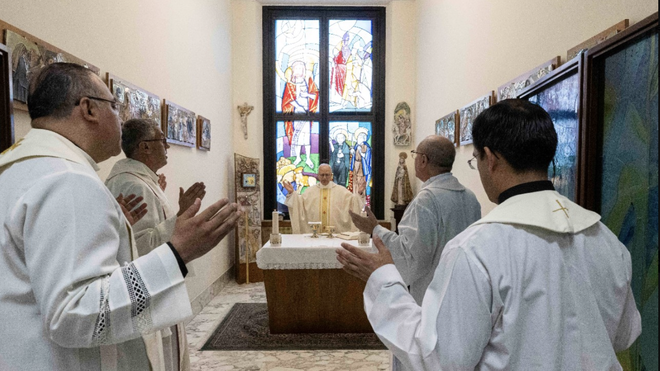Presidió la eucaristía con antiguos colaboradores