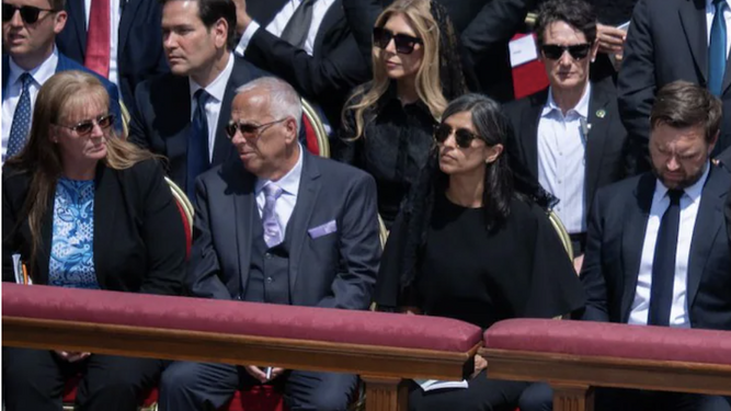 Louis Prevost en la ceremonia de entronización en Roma