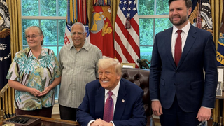 El presidente estadounidense, junto con el hermano del papa León XIV