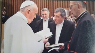 Daniel Palau, con Francisco y el cardenal Omella