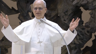 León XIV saluda a los empleados de la Curia vaticana