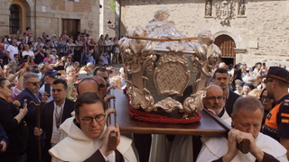 Procesión de los restos de la santa por Alba de Tormes
