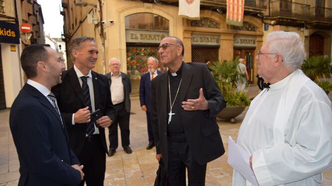 Cardenal Omella, en el centro