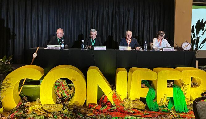 Mesa presidencial en CONFER