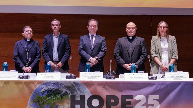 Inauguración (izq-derecha) Monseñor Ramón Valdivia, Rafael Rey, Fabio Gómez-Estern, Reverendo Padre Benjamín Aguirre, Lorena Garrido