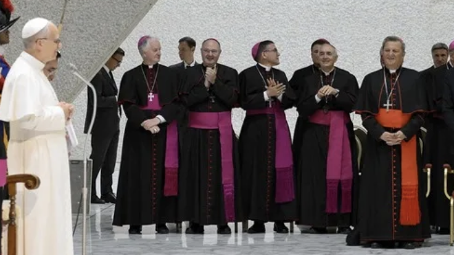 León XIV, en una audiencia a la Curia vaticana