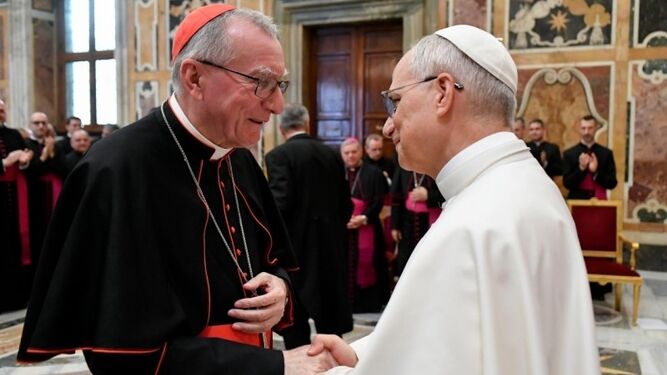 León XIV, con Parolin