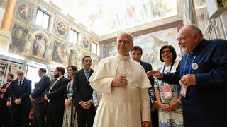 Francisco, con responsables de nuevos movimientos