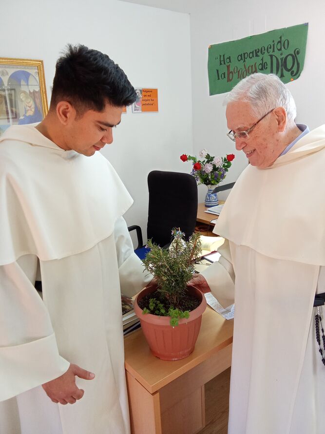 Fr. Manuel y Fr. José Lázaro, novicio cubano.