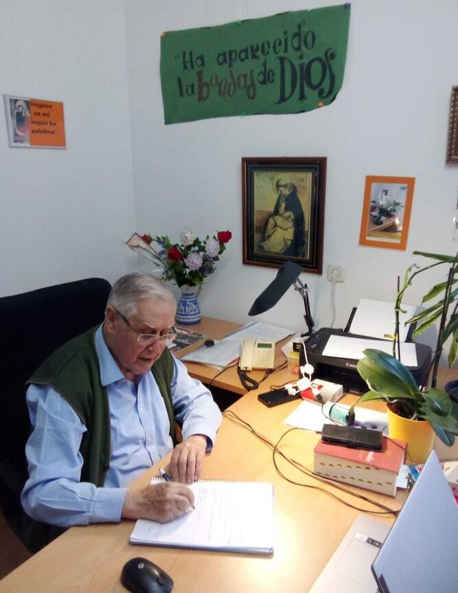 Fr. Manuel en la Virgen del Camino.