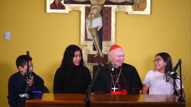 El arzobispo de México en un podcast con niños